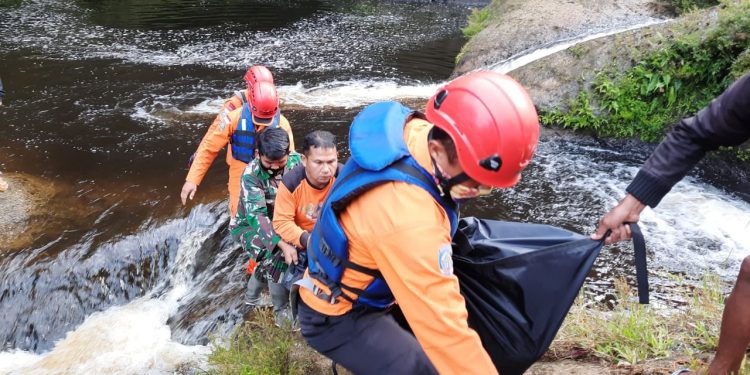 Irfan Kaloko dan Bocah 9 Tahun Hanyut di Sungai Lae Simuhur Dairi Irfan Kaloko dan Bocah 9 Tahun Hanyut di Sungai Lae Simuhur Dairi