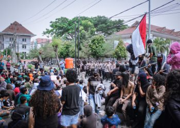 Rektor USI Apresiasi Mahasiswa yang Demo dengan Musik dan Puisi