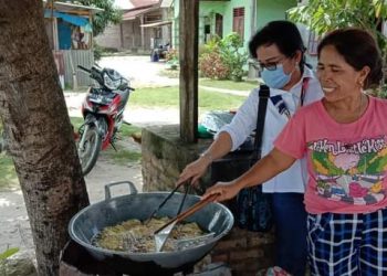 Singgah, Ini Pesan Penjual Gorengan pada RHS - ZW Lewat Istri RHS