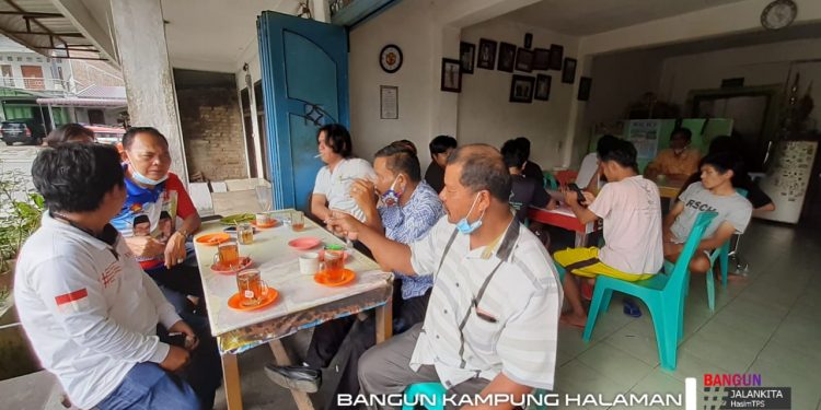 TPS Nikmati Peran sebagai Supir Mopen, "Dapat Setoranku, Penuh Penumpangku" TPS Nikmati Peran sebagai Supir Mopen, "Dapat Setoranku, Penuh Penumpangku"