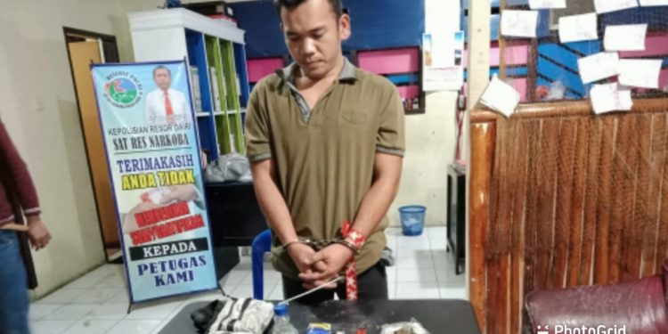 Roy Martin Ditangkap di Rumah Bastian, Ditemukan Sabu dan Ganja Roy Martin Ditangkap di Rumah Bastian, Ditemukan Sabu dan Ganja