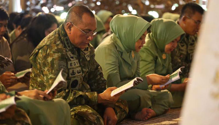 Edy Rahmayadi, Habiskan Masa Kecil di Langkat, Bertemu Pujaan Hati di Kampus UISU Edy Rahmayadi, Habiskan Masa Kecil di Langkat, Bertemu Pujaan Hati di Kampus UISU