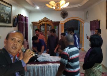 Jerit Tangis Keluarga dan Kerabat Menyambut Jenazah Mantan Ketua DPRD Siantar Eliakim Simanjuntak di Rumah Duka