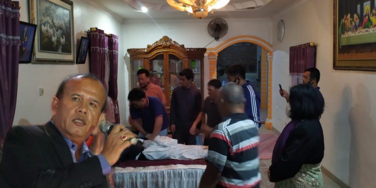 Jerit Tangis Keluarga dan Kerabat Menyambut Jenazah Mantan Ketua DPRD Siantar Eliakim Simanjuntak di Rumah Duka