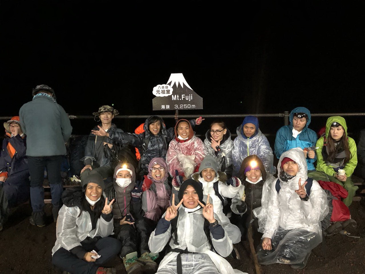 Elysa Sitanggang Kibarkan Merah Putih di Puncak Gunung Fuji