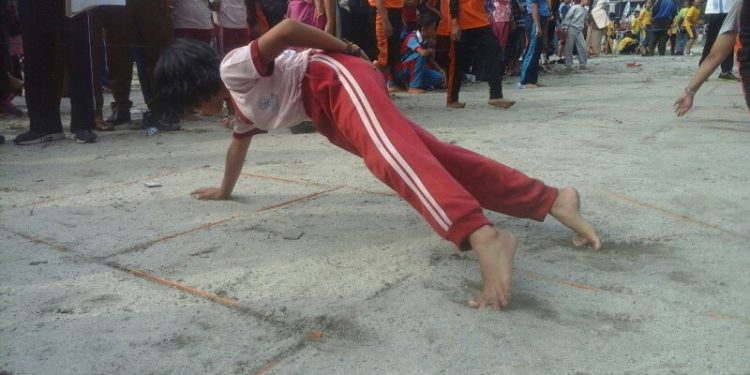 Permainan Zaman Old di Festival Serbu Siantar, Ajarkan Siswa Bekerjasama dalam Tim
