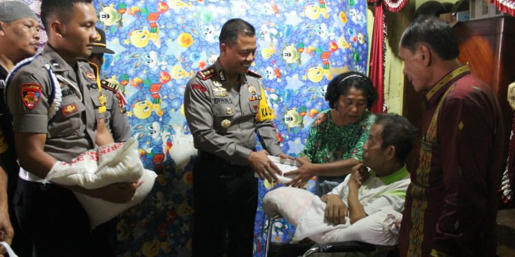 Lumpuh Menahun, Opung Gabriel Siahaan akhirnya Dapat Perhatian Kapolres Dairi