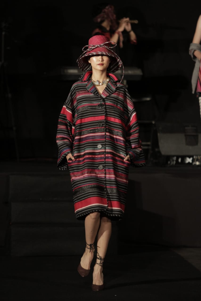 Fashion Show Bertema Ulos Memikat Perhatian di Hari Ulos Nasional