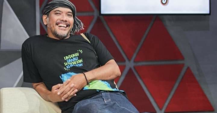 Togu Simorangkir Terima Anugerah Tokoh Kebahasaan dan Kesastraan Togu Simorangkir Terima Anugerah Tokoh Kebahasaan dan Kesastraan