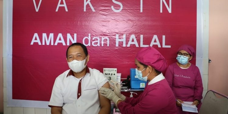 Forkopimda dan Tenaga Kesehatan di Siantar Divaksin Covid-19 Dosis Kedua