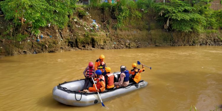 Siswa SD yang Hanyut di Sungai Tembung Belum Ditemukan Hingga Hari Ketiga Pencarian Siswa SD yang Hanyut di Sungai Tembung Belum Ditemukan Hingga Hari Ketiga Pencarian