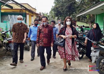 Kesederhanaan TPS: Pakai Mobil Tahun Rendah, Rela Naik Motor dan Jalan Kaki, serta Suka Makan di Warung
