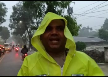 Hujan Deras dan Banjir Macetkan Lalulintas di Jalan Lintas Siantar-Medan