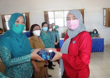 H-1 Pilkada 2020, Syahputri Hefriansyah Bagikan Masker ke 8 Kecamatan dan 53 Kelurahan di Siantar