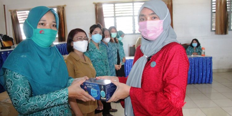 H-1 Pilkada 2020, Syahputri Hefriansyah Bagikan Masker ke 8 Kecamatan dan 53 Kelurahan di Siantar