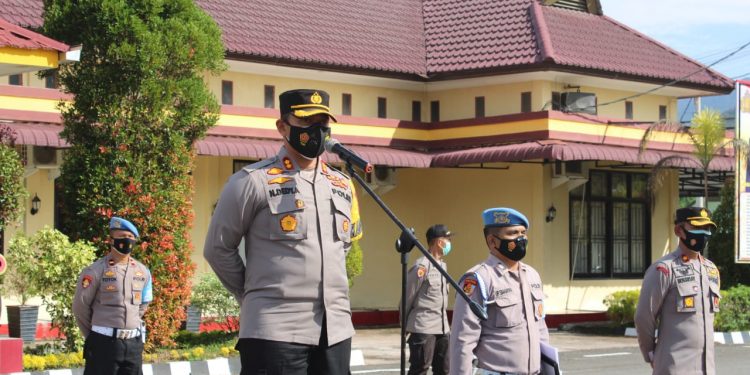 Kapolres Tapteng Pimpin Apel Siaga Pengamanan Ibadah Misa Jumat Agung Kapolres Tapteng Pimpin Apel Siaga Pengamanan Ibadah Misa Jumat Agung