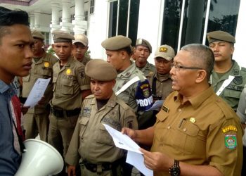 "Kuda-kudaan" dengan Istri Lurah, Pak Camat Dicopot