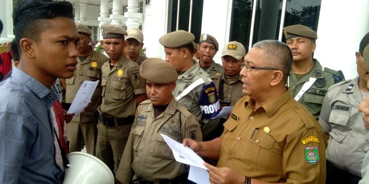 "Kuda-kudaan" dengan Istri Lurah, Pak Camat Dicopot "Kuda-kudaan" dengan Istri Lurah, Pak Camat Dicopot
