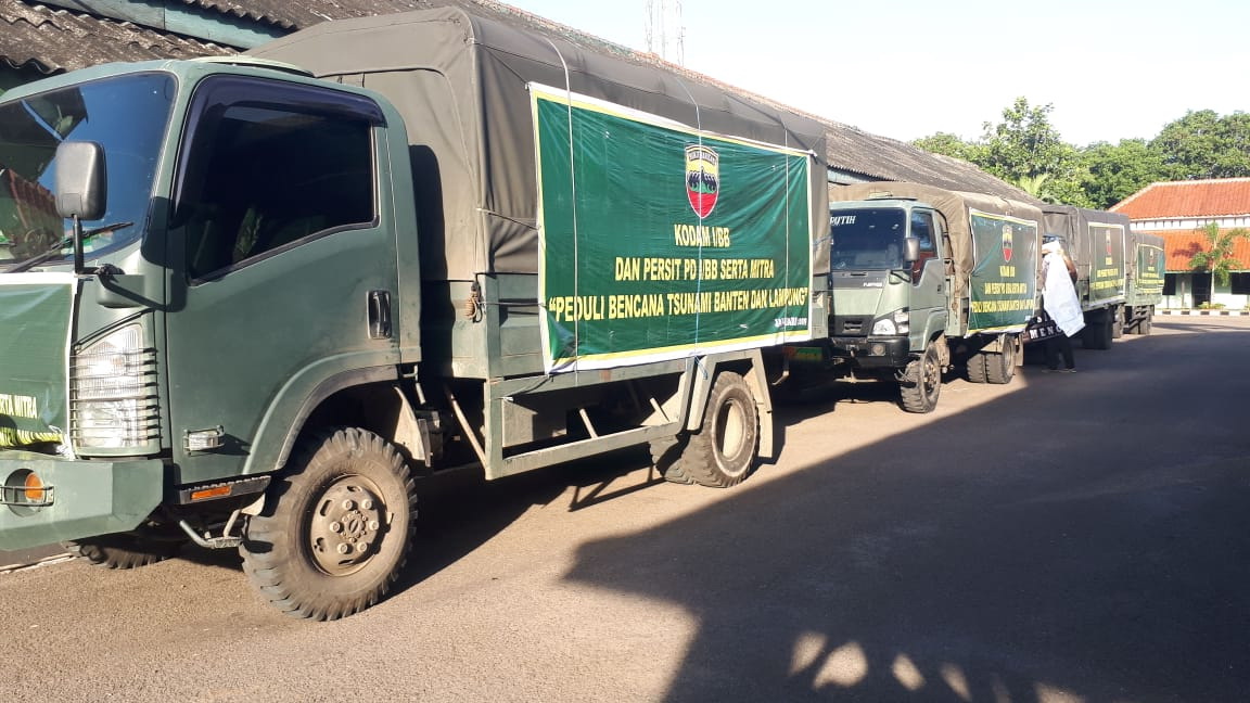 Kodam I Bukit Barisan Serahkan Bantuan Kemanusiaan Korban Tsunami