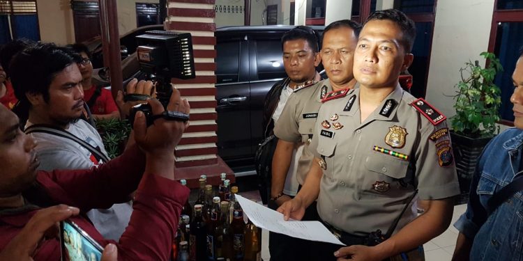 Razia Lokasi Hiburan Malam dan Cafe, Polisi Amankan Miras, Sabu dan Sepedamotor Razia Lokasi Hiburan Malam dan Cafe, Polisi Amankan Miras, Sabu dan Sepedamotor