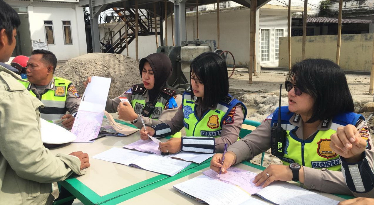 Operasi Zebra Toba 2019, Kasat Lantas Beri Hadiah Bagi Pengendara Operasi Zebra Toba 2019, Kasat Lantas Beri Hadiah Bagi Pengendara