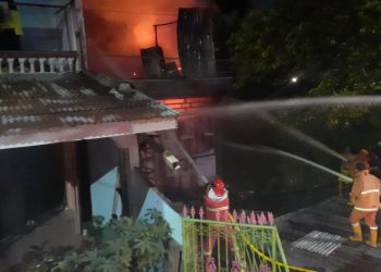 Baru Beroperasi, Bengkel Las di Jalan Patuan Anggi Dilalap Api