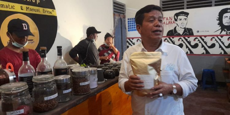 Blusukan ke Kecamatan Purba, RHS Kagumi Usaha Kaum Milenial