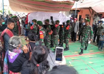 Kasdim 0210/TU Mayor Arm Ojak Simarmata Pimpin Upacara Pemakaman Serda Sarman Habeahan di Sianjur Mulamula