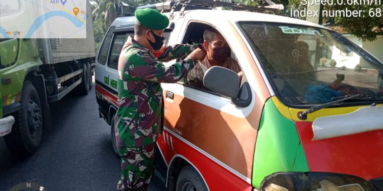Personel Jajaran Kodim 0208/Asahan Berikan Himbauan Kepada Pengguna Jalan Khusus Para Pengendara Angkot Personel Jajaran Kodim 0208/Asahan Berikan Himbauan Kepada Pengguna Jalan Khusus Para Pengendara Angkot