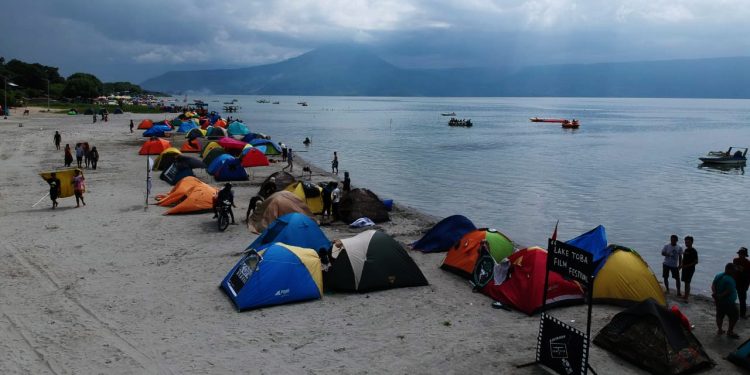 Kemah Lake Toba Film Festival di Samosir Diramaikan Sineas dari Berbagai Penjuru Kemah Lake Toba Film Festival di Samosir Diramaikan Sineas dari Berbagai Penjuru