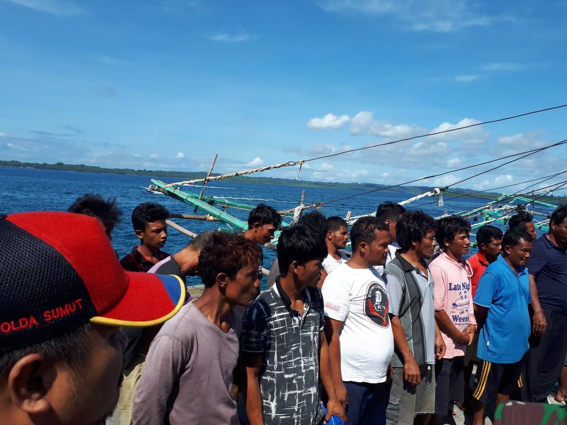 Kapal KM Formosa Tenggelam, 19 Awak Kapal Berhasil Dievakuasi Kapal KM Formosa Tenggelam, 19 Awak Kapal Berhasil Dievakuasi