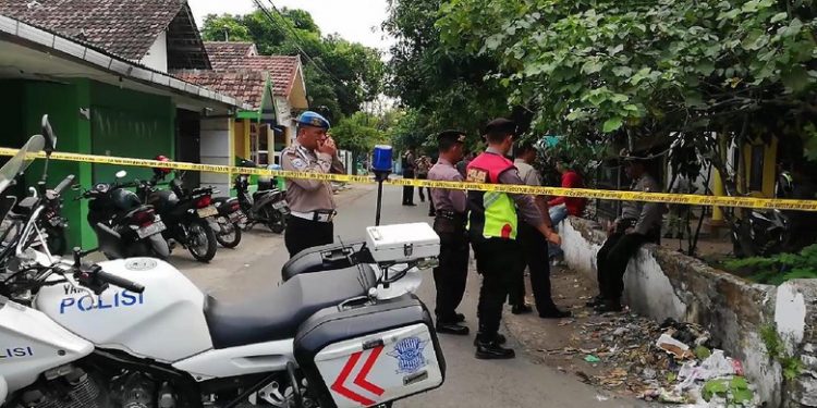 Ledakan Diduga Bom, Seorang Pria Lari Bawa Tas Ransel