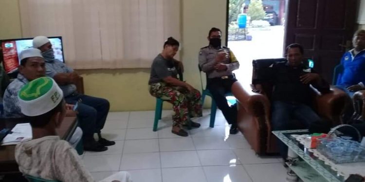 Warung Boru Manullang Dirusak, Polresta Deli Serdang Mediasi Pengurus FPI dengan Pemilik Warung Boru Manullang Dirusak, Polresta Deli Serdang Mediasi Pengurus FPI dengan Pemilik