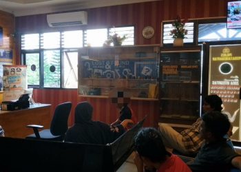 Minum Es Kelapa Bersama Teman Wanitanya di Taman Bunga, Siswa SMK Negeri II Dipukuli