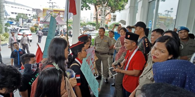 GMNI Siantar Serukan Penghentian Kekerasan Terhadap Wanita GMNI Siantar Serukan Penghentian Kekerasan Terhadap Wanita