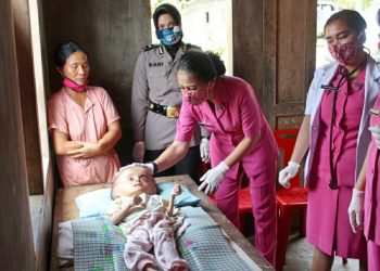 Mita Arke Furman Ambat, Ibu Bhayangkari ini Berbagi Kasih dengan Anak Kurang Beruntung di Nias Selatan