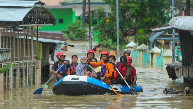 Puluhan Ribu Jiwa Terdampak Banjir di Medan Sekitarnya, 6 Orang Dilaporkan Meninggal Puluhan Ribu Jiwa Terdampak Banjir di Medan Sekitarnya, 6 Orang Dilaporkan Meninggal
