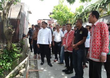 Walikota Siantar Tinjau Proyek Dana Kelurahan di Gang Kopral & Martimbang