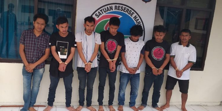 Kumpul-kumpul di Tengah Pandemi Corona, 7 Pria di Siborongborong Ketangkul Isap Ganja