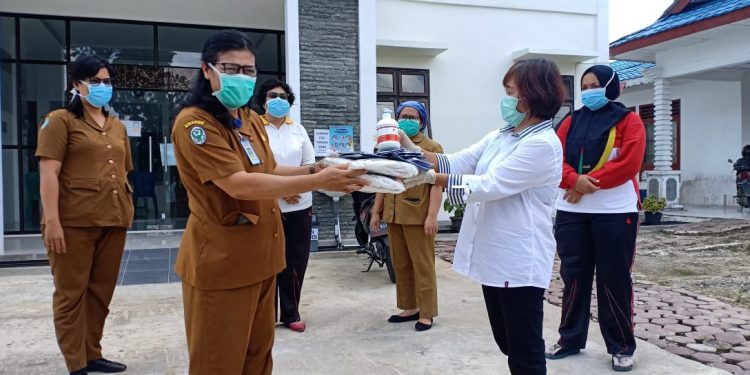 Ditengah Pandemi Covid-19 CV. Bersinar Bagikan APD Baju Hazmat ke 5 Puskesmas di Pematangsiantar