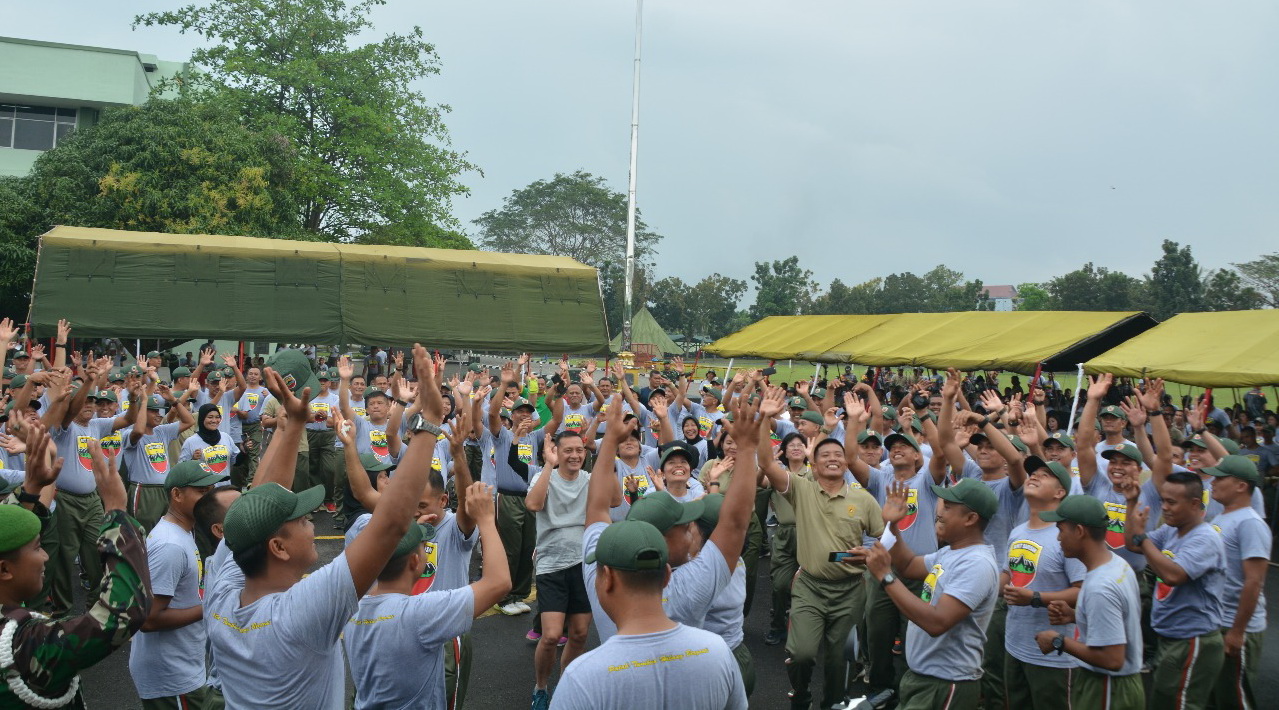 Gelorakan Semangat Tahun Baru 2019, Pangdam I Bukit Barisan Olahraga Bersama 1500 an Anggota Gelorakan Semangat Tahun Baru 2019, Pangdam I Bukit Barisan Olahraga Bersama 1500 an Anggota