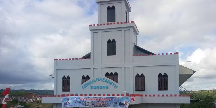 Gereja HKBP Nazareth di Papua Diresmikan Ephorus  