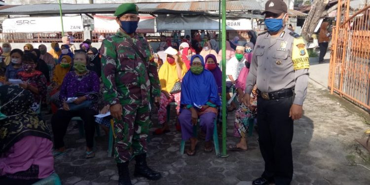 Polsek Tanjung Beringin Bersama Koramil Pantau Distribusi Bantuan BST Polsek Tanjung Beringin Bersama Koramil Pantau Distribusi Bantuan BST
