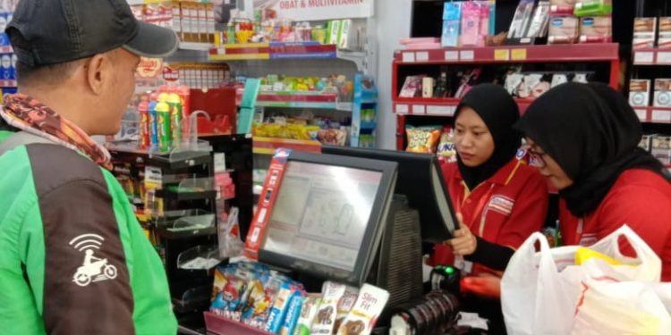 Gojek, YABB & Alfamart Bagikan Ratusan Ribu Paket Sembako untuk Keluarga Mitra Driver Se-Indonesia