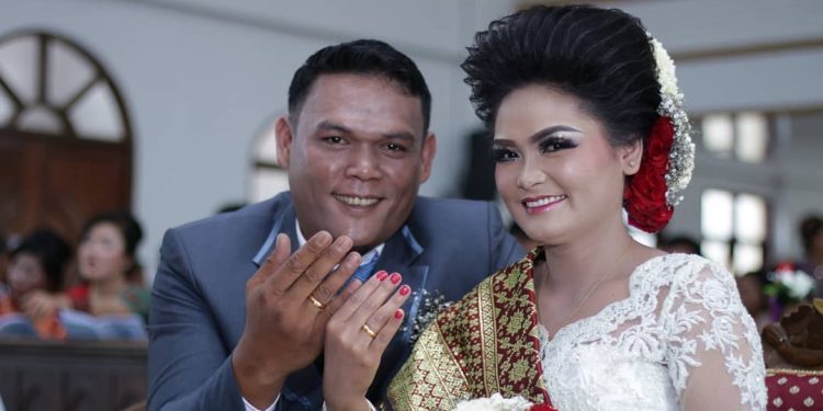 Pernikahan Margomgom Lanjut, Helen Eunika Turnip Diusir dari Halaman Gereja