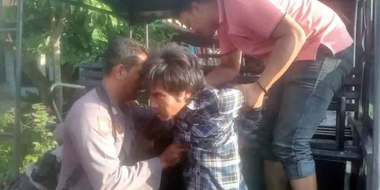 Tidur Nyenyak di Tengah Malam, Leher Ibu Digorok Anak Kandung Tidur Nyenyak di Tengah Malam, Leher Ibu Digorok Anak Kandung