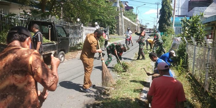 Sambut HUT TNI ke-76 Camat Siantar Barat bersama Dan Ramil 04/SB Gotong Royong Sambut HUT TNI ke-76 Camat Siantar Barat bersama Dan Ramil 04/SB Gotong Royong
