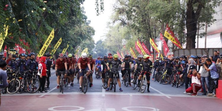 Pesepeda Tour De Bhayangkara Polda Sumut 2019 Gowes dari Medan ke Pantai Bali Lestari 