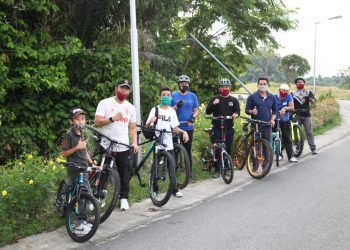 Walikota Siantar Gowes Pagi ke Simarimbun, Bagikan Sembako di Pematang Marihat