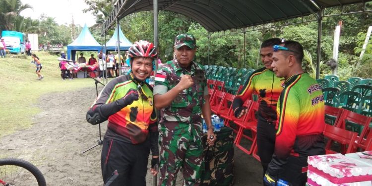 Komandan Satgas Yonif 126 Kala Cakti Sambut Rombongan Tim Gowes TNI-Polri di Papua Komandan Satgas Yonif 126 Kala Cakti Sambut Rombongan Tim Gowes TNI-Polri di Papua